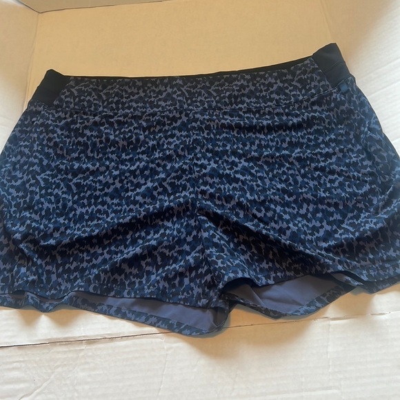 Athleta Brooklyn printed shorts size 22 - Picture 2 of 5